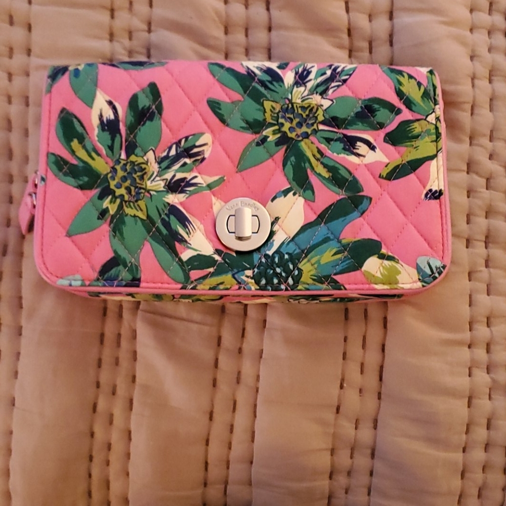 Vera Bradley Turnlock Crossbody 9"×6"